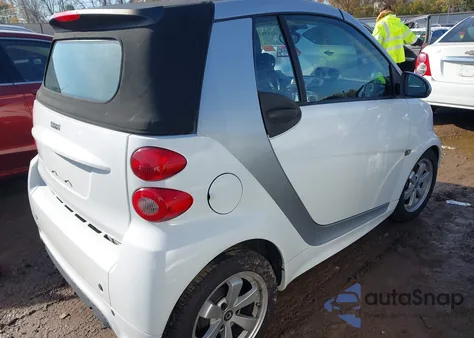 2013 Smart Fortwo Passion z USA, uszkodzony, nr VIN WMEEK3BAXDK582630